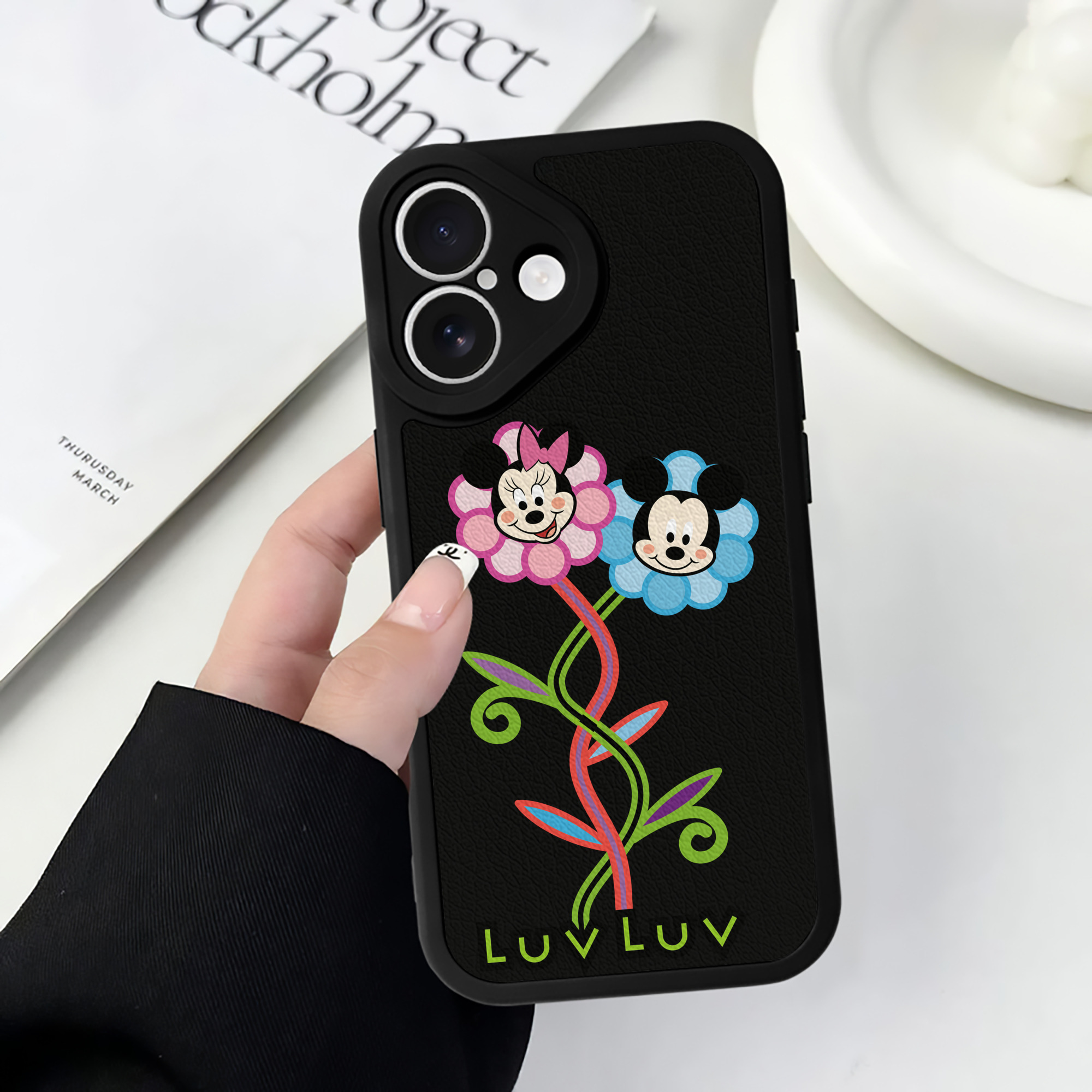 （画像用） ミッキーマウス Mickey Mouse 【iPhone 16シリーズ対応】シリコンスマホケース（レザー調） 材質：シリコン